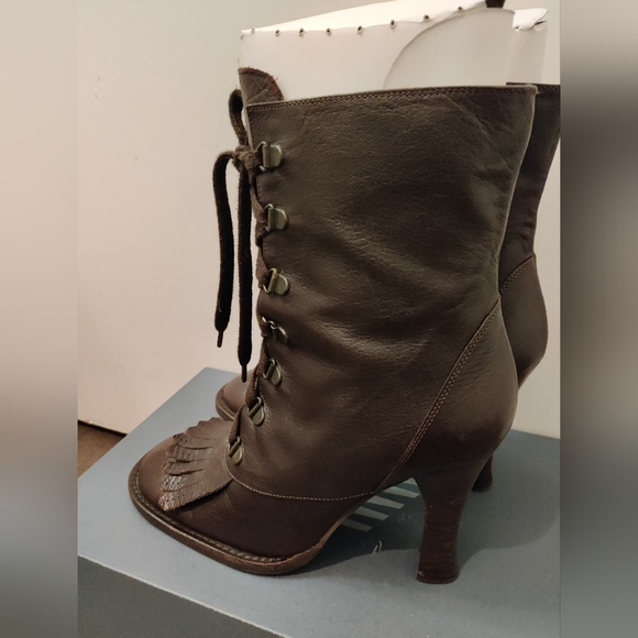 Size 37 D&G dark brown boots - Picture 3 of 7